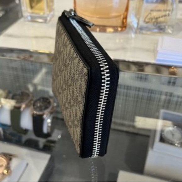 NWT COOPER 362LCOF3B HEMP/BROWN
BILLFOLD W ZIP ON POCKET $158 - Picture 4 of 6